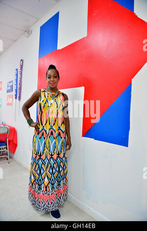MIAMI GARDENS, FL - AUGUST 06: Tichina Arnold Besuch der Hillary für Florida Freiwilligen Telefon Bank und Wählerregistrierung im Florida demokratische Partei Miami Gardens Büro am Samstag, 6. August 2016 in Miami Gardens, Florida. Bildnachweis: MPI10 / MediaPunch Stockfoto