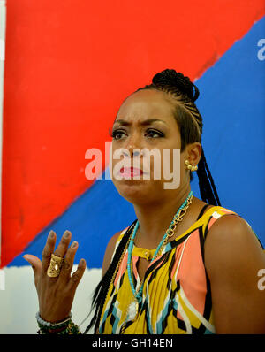 MIAMI GARDENS, FL - AUGUST 06: Tichina Arnold Besuch der Hillary für Florida Freiwilligen Telefon Bank und Wählerregistrierung im Florida demokratische Partei Miami Gardens Büro am Samstag, 6. August 2016 in Miami Gardens, Florida. Bildnachweis: MPI10 / MediaPunch Stockfoto