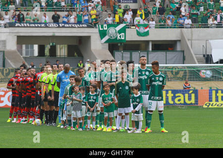 Sao Paulo, Brasilien 7. August 2016 Sao Paulo, Brasilien 7. August 2016 PALMEIRAS X VITÓRIA - profilierte Spieler für die Nationalhymne beim Spiel zwischen Palmeiras und Vitória an Allianz Park, West Zone von São Paulo statt. Übereinstimmen Sie gültig für die 19. Runde Brasileirão 2016 Chevrolet. (Foto: Jales Valquer/Fotoarena) © Foto Arena LTDA/Alamy Live-Nachrichten © Foto Arena LTDA/Alamy Live-Nachrichten Stockfoto
