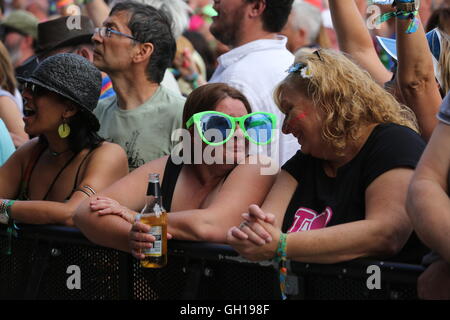 Siddington, Cheshire, UK. 7. August 2016. Fans im Rücklauf Festival Nord in Capesthorne Hall, in der Nähe von Macclesfield. Stockfoto