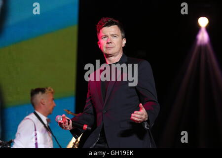 Siddington, Cheshire, UK. 7. August 2016. Rick Astley tritt am Rücklauf Festival Nord in Capesthorne Hall, in der Nähe von Macclesfield. Bildnachweis: Simon Newbury/Alamy Live-Nachrichten Stockfoto