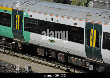 Brighton Sussex UK 8. August 2016 - Southern Train nördlich Bahnhof von Brighton als Mitglieder der RMT Union beginnen ihren fünf-Tage-Streik über einen Streit über die Einnahme von Leitern aus der Züge auf Southern Rail Kredit: Simon Dack/Alamy Live News Stockfoto