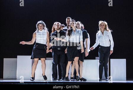 Edinburgh, UK. 8. August 2016. Monumental von Holy Body Tattoo mit Musik von Godsend Sie durchgeführt! Black Emperor im Rahmen des Edinburgh International Festival Credit: Richard Dyson/Alamy Live News Stockfoto