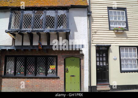 Alle Heiligen Straße in Hastings Altstadt mit bunten Häusern, Hastings, Sussex, Großbritannien Stockfoto