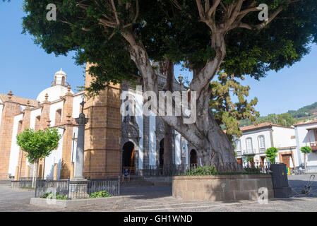 TEROR, GRAN CANARIA, Spanien - 1. August 2016: zeigen Sie Main Fassade der Basilika unserer lieben Frau von Kiefer in Teror, Gran Canaria, Spanien an Stockfoto