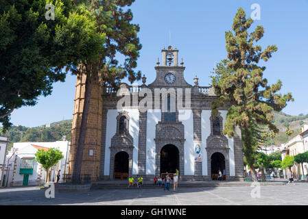 TEROR, GRAN CANARIA, Spanien - 1. August 2016: zeigen Sie Main Fassade der Basilika unserer lieben Frau von Kiefer in Teror, Gran Canaria, Spanien an Stockfoto