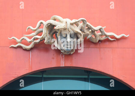 LAS PALMAS DE GRAN CANARIA, Spanien - 3. August 2016: Dekorative Skulptur an der Fassade des Alfredo Kraus Auditorium in Las Palma Stockfoto