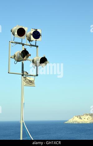 Vier Plätze der Szene auf dem Hintergrund des Ozeans in einem Hotel. Stockfoto