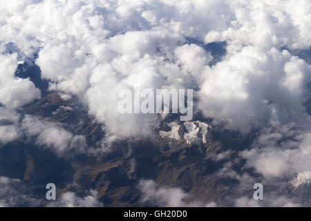 Peru - Mai 11: Luftaufnahme des caped Schneeberge von Peru von einem Flugzeug von Lima nach Cusco fliegen. 11. Mai 2016, Peru. Stockfoto