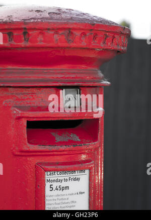 Englisch rot Mail/Post Box, Großbritannien (London). 2016 Stockfoto