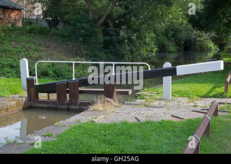 Schleusentore auf The Chesterfield Kanal in Derbyshire Stockfoto