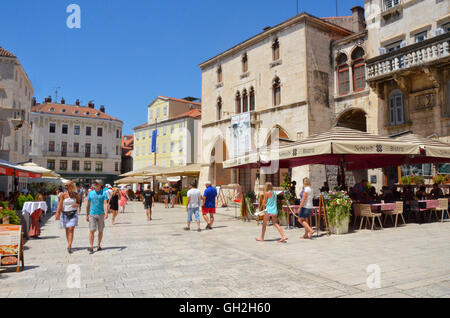 Restaurants im Zentrum von Split, Kroatien Stockfoto