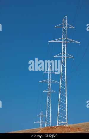 Pylon und Übertragung Stromleitung Stockfoto