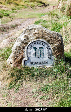 Ein National Trust Omega Schild mit der Aufschrift Botallack Cornwall England UK * Foto genommen von öffentlichen FUßWEG * Stockfoto