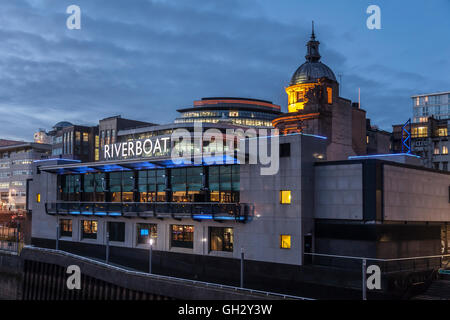 Die Fassade des Grosvenor Riverboat Casino die Gesichter den Broomielaw Abschnitt des Flusses Clyde. Stockfoto