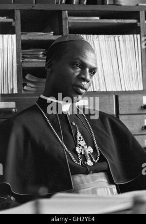 Laurean Rugambwa in seinem Büro in seiner Kirche in Tanganjika (Tansania), 1960. Stockfoto