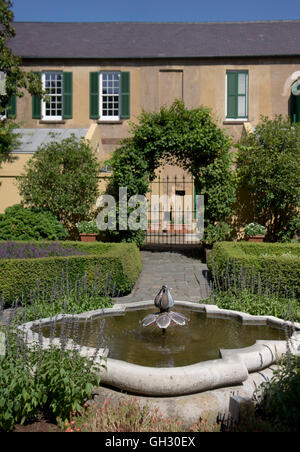 Formale Hof & Jungbrunnen das Owens-Thomas-Haus in Savannah, Georgia. Stockfoto