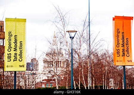 Tate Modern Außenansicht, auf St. Pauls Cathedral Stockfoto