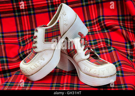 "Früher" "Bay City Rollers" Mode Schuhe, aus den 1970er Jahren. Bay City Rollers war ein schottischer Popgruppe berühmt für Dressing in t Stockfoto