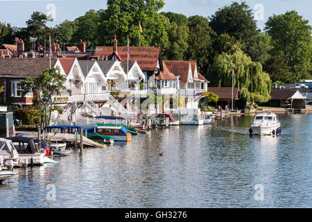 Am Flussufer Häuser am Henley on Thames, Oxfordshire, England GB, UK. Stockfoto