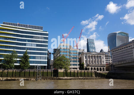 Riverbank-Haus angrenzend an 2 Swan Lane, London EC4R, London Bridge, Großbritannien Stockfoto