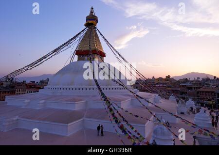 Boudhanath Stupa bei Sonnenuntergang, UNESCO-Weltkulturerbe, Kathmandu, Nepal, Asien Stockfoto