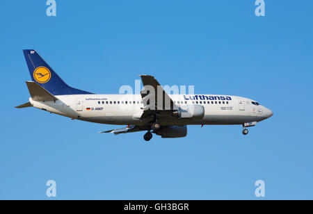 Zürich - 18.Juli: Boeing-737 Lufthansa Landung in Zürich nach Kurzstreckenflug auf 18. Juli 2015 in Zürich, Schweiz. Zürich Stockfoto