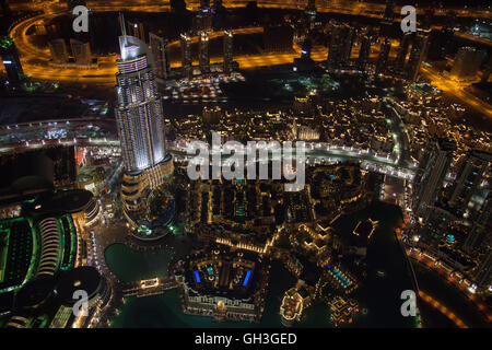 DUBAI, Vereinigte Arabische Emirate - APRIL 27: Downtown Burj Dubai 27. April 2014 in Dubai, Vereinigte Arabische Emirate. Dubai ist die größte Stadt der Vereinigten Arabischen Emirate und eine o Stockfoto