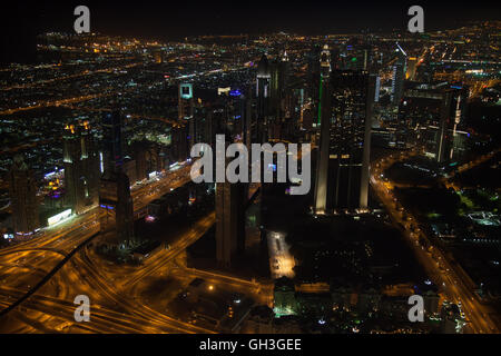 DUBAI, Vereinigte Arabische Emirate - APRIL 27: Downtown Burj Dubai 27. April 2014 in Dubai, Vereinigte Arabische Emirate. Dubai ist die größte Stadt der Vereinigten Arabischen Emirate und eine o Stockfoto