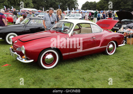 Volkswagen Karmann Ghia Sportwagen an Tatton Park Vw Show rot Stockfoto