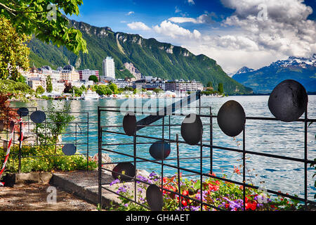 Seeufer Blick auf den Genfer See in Montreux mit Musiknoten Zaun, Kanton Waadt, Schweiz Stockfoto