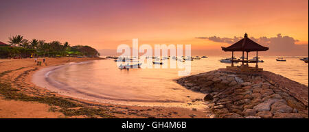 Sanur Beach bei Sonnenaufgang, Bali, Indonesien Stockfoto