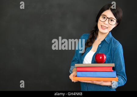 glücklich für zurück zu Schule denken Sie daran, Ihr Lehrbuch und Mittagessen pünktlich zu bringen Stockfoto