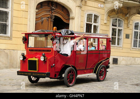 Geographie/Reisen, Slowakei, nostalgische Stadtrundfahrten in der Altstadt von Bratislava (Bratislava), Additional-Rights - Clearance-Info - Not-Available Stockfoto