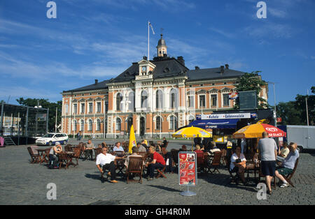 Geographie/Reisen, Finnland, cafe vor dem Rathaus von Kuopio, Finnische Seengebiet, Karelien, Finnland, Skandinavien, Additional-Rights - Clearance-Info - Not-Available Stockfoto