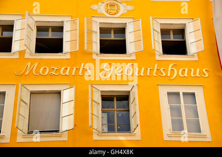 Geographie/Reisen, Österreich, Salzburger Land, Fassade von Wolfgang Amadeus Mozart Geburtshaus, Salzburg, Additional-Rights - Clearance-Info - Not-Available Stockfoto