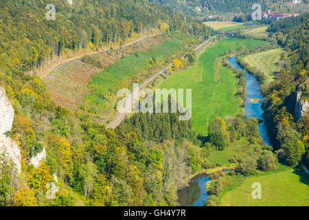 Geographie/Reisen, Deutschland, Baden-Wuerttemberg, Landschaften, Blick vom Knopfmacherfelsen in das Obere Donautal (Donautal) mit Kloster Beuron, Additional-Rights - Clearance-Info - Not-Available Stockfoto