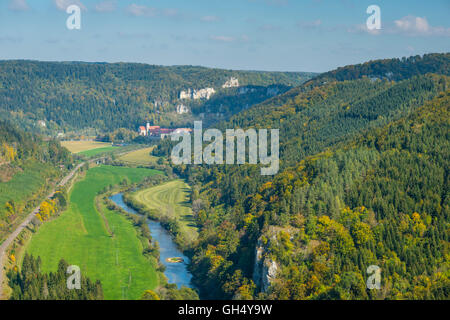 Geographie/Reisen, Deutschland, Baden-Wuerttemberg, Landschaften, Blick vom Knopfmacherfelsen in das Obere Donautal (Donautal) mit Kloster Beuron, Additional-Rights - Clearance-Info - Not-Available Stockfoto