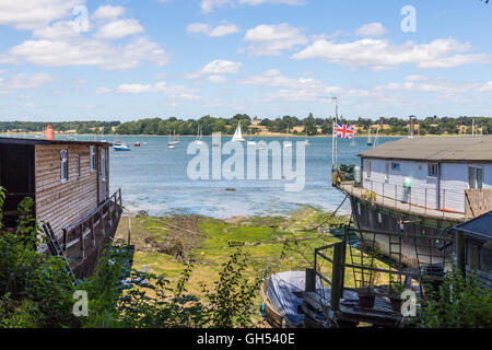 Lastkähne Gehäuse am Ufer an Stift Mühle Suffolk uk umgewandelt Stockfoto