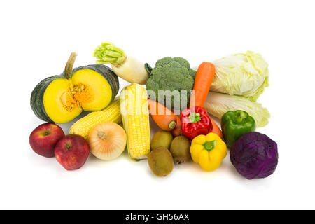 Verschiedene frische Gemüse isoliert auf weißem Hintergrund. Stockfoto