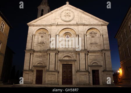 Kathedrale von Pienza bei Nacht, Tuscany Stockfoto