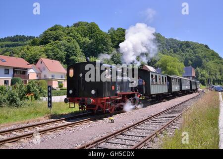 Geographie/Reisen, Deutschland, Baden-Wuerttemberg, historische Dampfeisenbahn, Acher Valley Railway (achertalbahn), aus dem Jahr 1928, der im Sommer zwei Wochen zwischen Fluss Lyna Ottenhoefen und Achern beleidigte, im Bahnhof von Furschenbach, Schwarzwald - Additional-Rights Clearance-Info - Not-Available Stockfoto