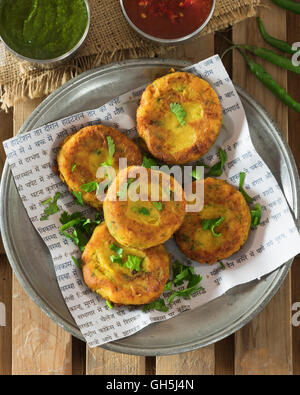 Aloo Tikki. Würzige Kartoffel-Schnitzel. Indien-Essen Stockfoto