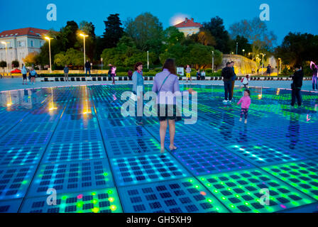 Pozdrav Suncu, Gruß an die Sonne, gemacht von 300 Glasplatten, Zadar, Dalmatien, Nordkroatien Stockfoto