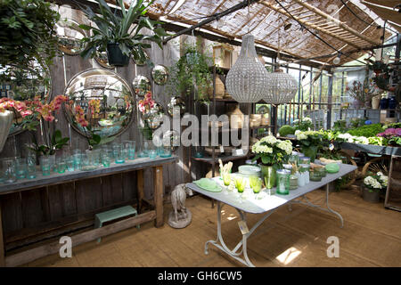 Petersham Nurseries, Richmond Upon Thames, Gewächshäuser, Verkauf von eleganten Garten und Wohnaccessoires, London Borough of Richmond, Outer London, England, UK Stockfoto
