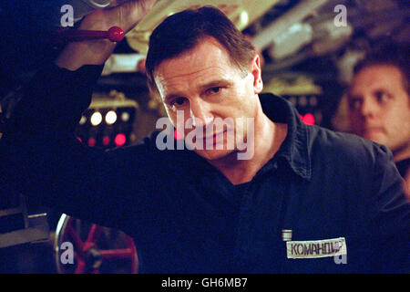 K-19: SHOWDOWN IN DER TIEFE / K-19: The Widowmaker USA 2002 / Kathryn Bigelow Kapitän Mikhail Polenin (LIAM NEESON) Regie: Kathryn Bigelow aka. K-19: Die Widowmaker Stockfoto