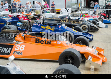 FIA Masters historische Formel1 Autos im Fahrerlager, 2016 Silverstone Classic Veranstaltung, UK Stockfoto
