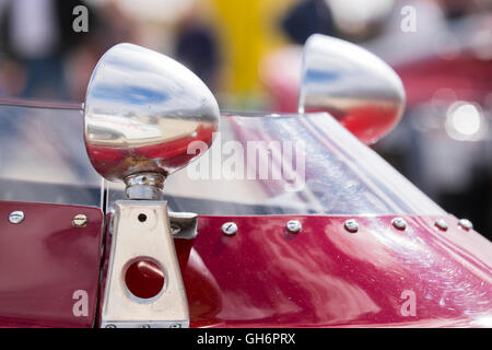 Rückspiegel auf dem Cockpit eines klassischen Lotus Sport Rennwagen, Silverstone Classic Veranstaltung, UK Stockfoto