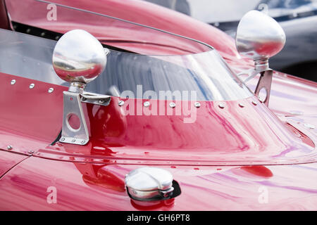 Rückspiegel auf dem Cockpit eines klassischen Lotus Sport Rennwagen, Silverstone Classic Veranstaltung, UK Stockfoto