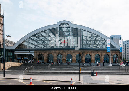 Fassade des Liverpool Lime Street Railway Station. Stockfoto